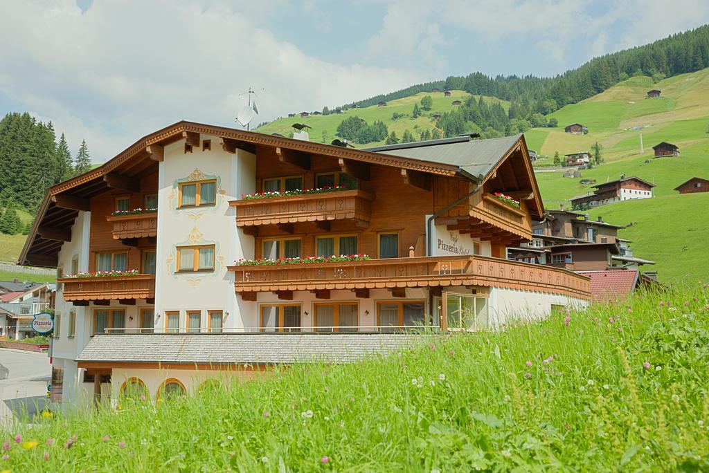 Aparthotel Dorfplatzl Garni Тукс Екстериор снимка