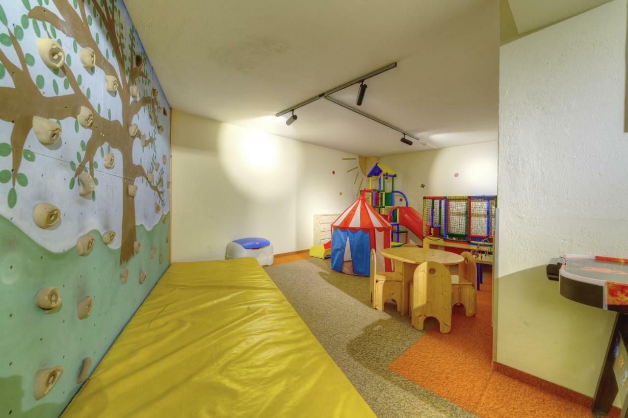 Aparthotel Dorfplatzl Garni Тукс Екстериор снимка